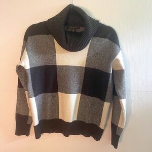 Tahari Sweater Size Small